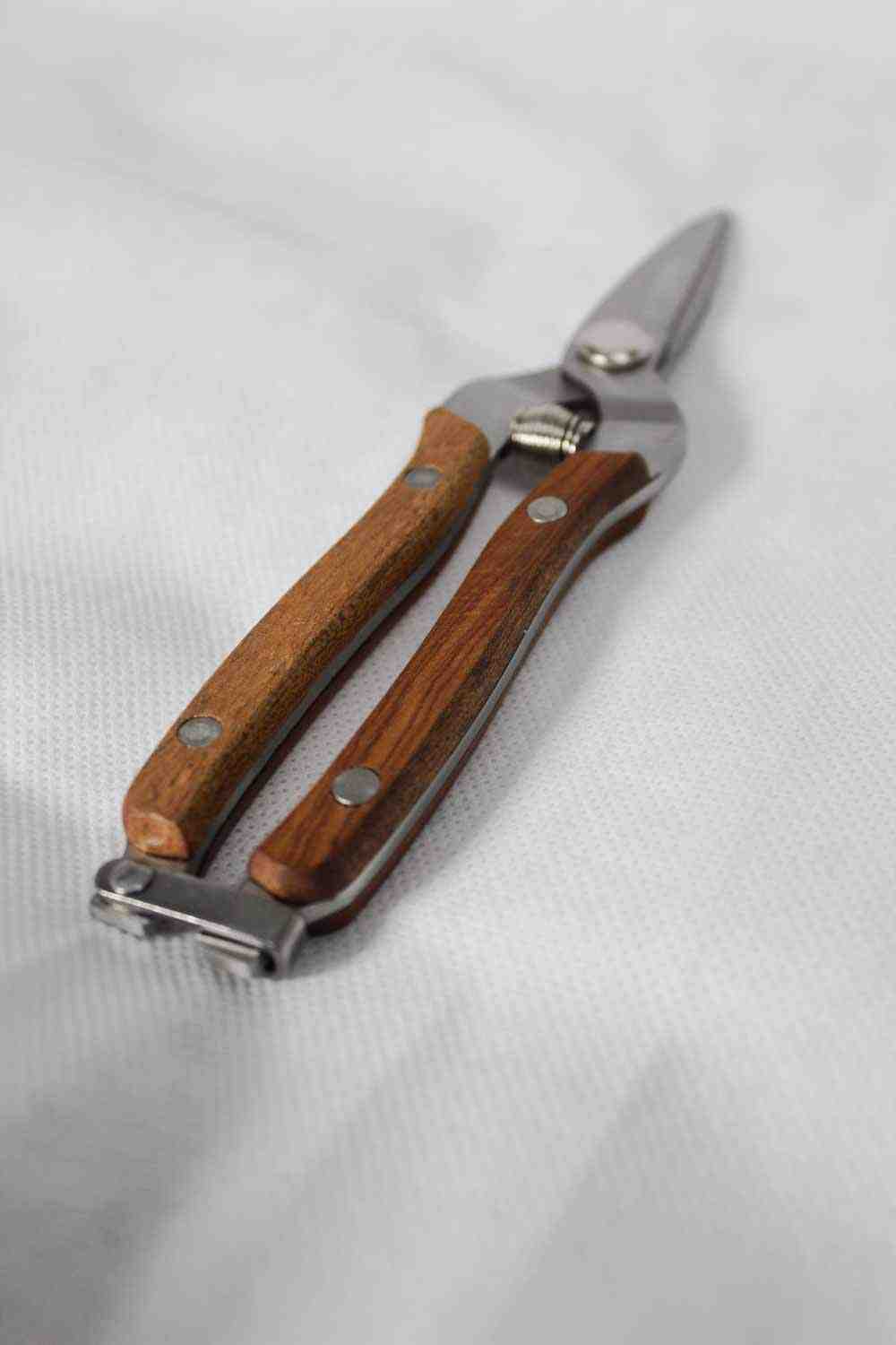 Pruning Scissor Wooden And SK5 - Image 3